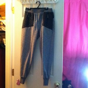 Fashion heather grey sweatpants, pleather pockets