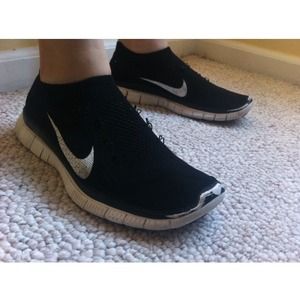•SOLD• Nike black 5.0 Flynit