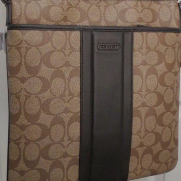 Coach Heritage Signature Ziptop Cross Bodybag - Picture 2 of 3