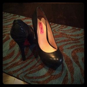 Betsey Johnson pumps