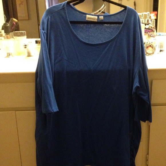 Plus size blue t-shirt,button detailing down side - Picture 1 of 2