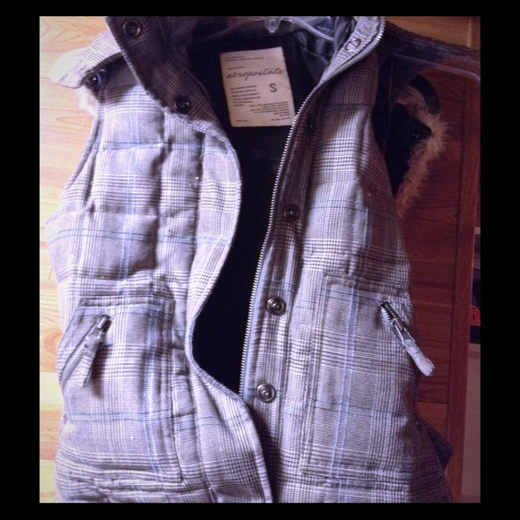 Aeropostale vest