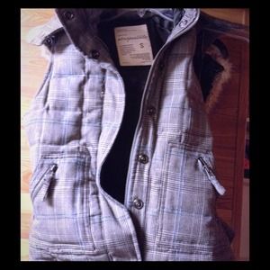 Aeropostale vest