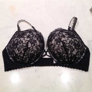 38C* VS Miraculous Plunge Bombshell black lace bra
