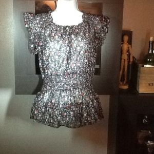 Beautiful Floral top✨reserve✨✨✨