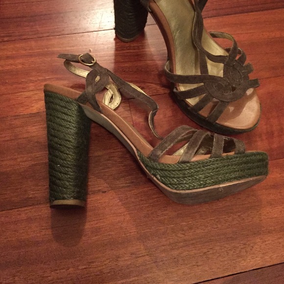 Heels - Picture 2 of 3