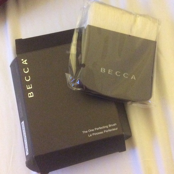 SOLD Becca The one perfecting brush