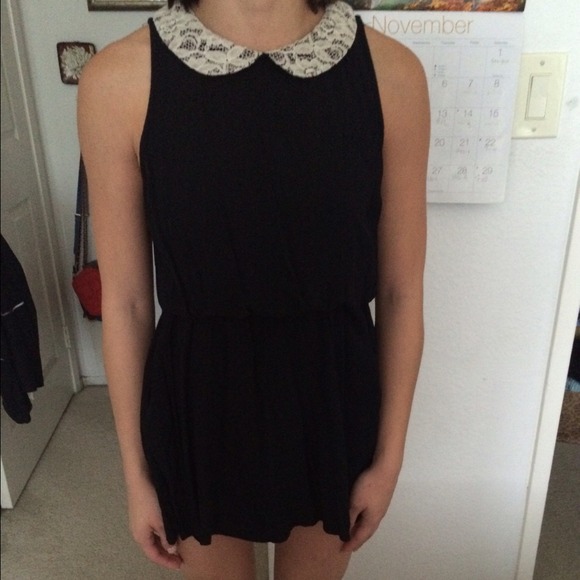 🚫SOLD🚫Black peplum Peter Pan collar dress - Picture 1 of 2