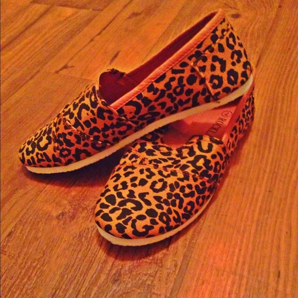 Shoes - Sold 🚫Leopard Print Flats! NWOT