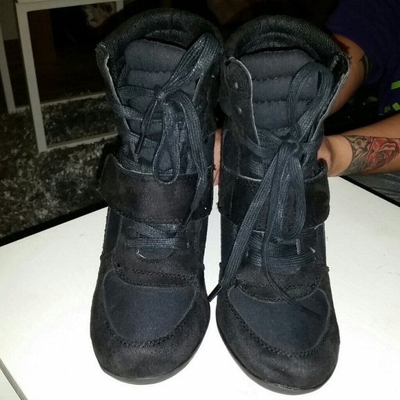 Sneaker wedges