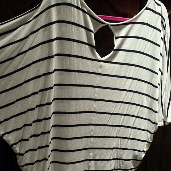 Top - Picture 2 of 2