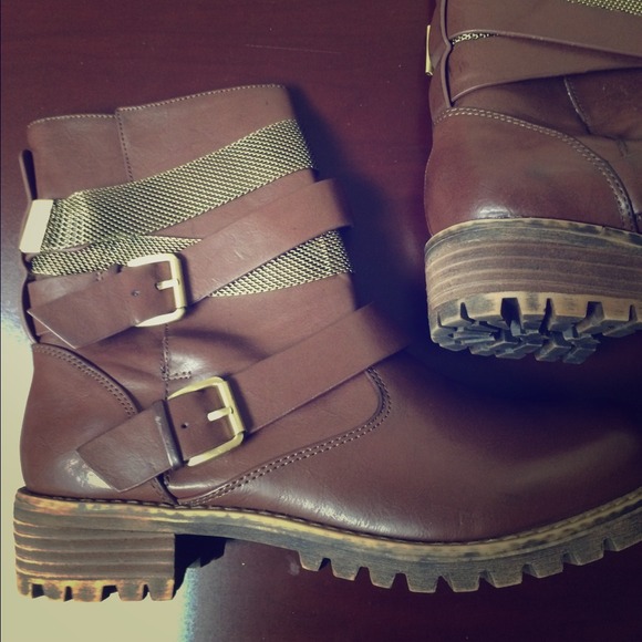 Brown Boots - Gold Chain