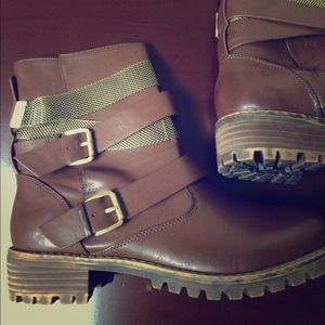 Brown Boots - Gold Chain