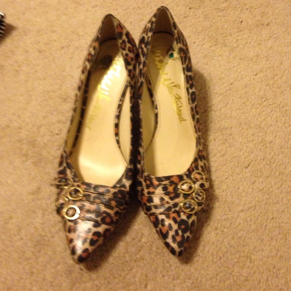 Leopard pumps