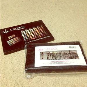 Crown brush set and eye shadow palette