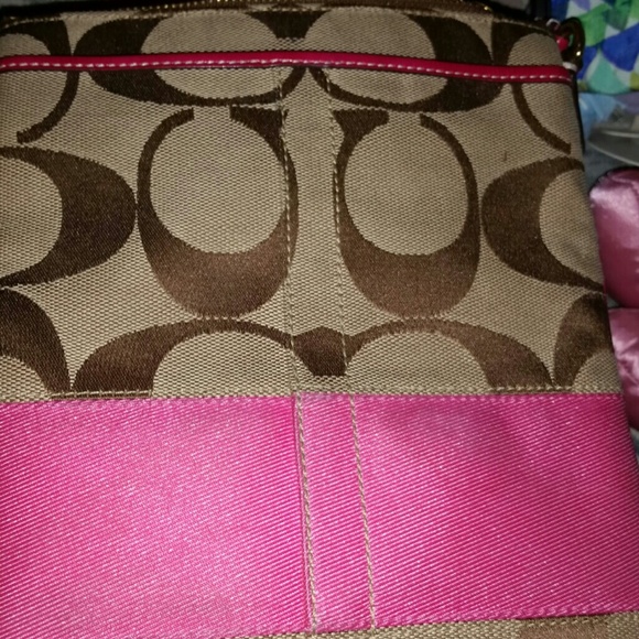Coach Bag - Picture 2 of 4