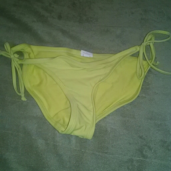Bikini - Picture 3 of 3