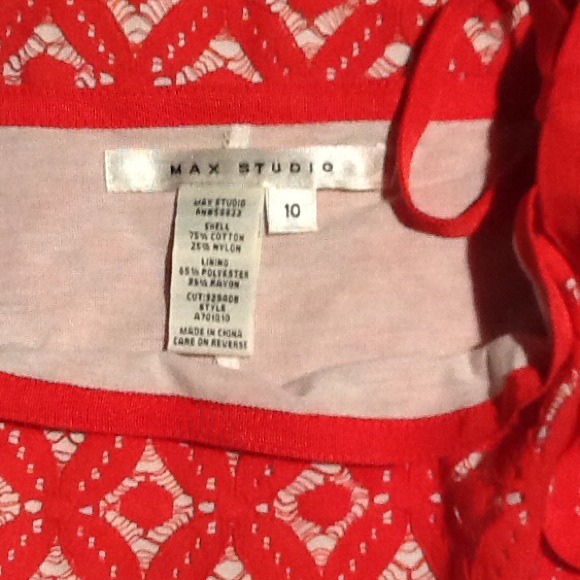 Max Studio pink lace skirt with white lining - Picture 3 of 3