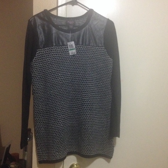 Sweater top in black