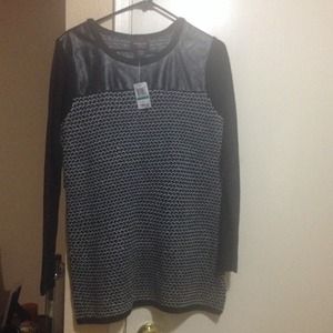 Sweater top in black