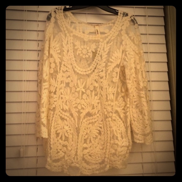 Trendy Lace Filigree Top L/XL