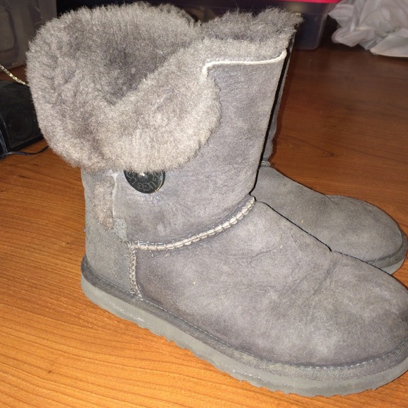 Bailey button short uggs