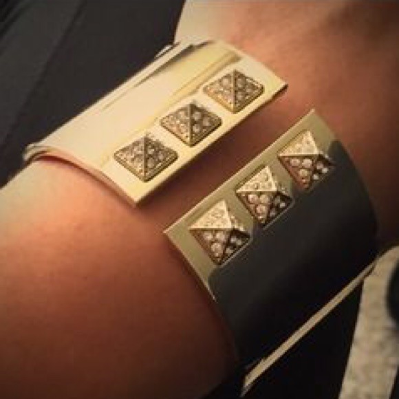 Victoria's Secret Cuff - Picture 1 of 2
