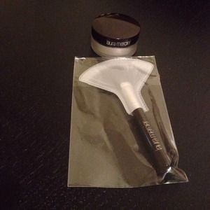 Laura Mercier setting powder