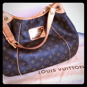 Louis Vuitton Galliera PM Handbag