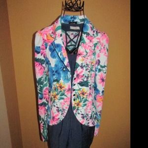 Floral blazer, never worn!!