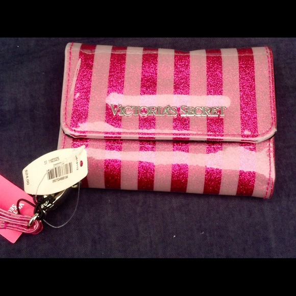 ISO Victoria Secret Iphone 4 case/Wrislet wallet