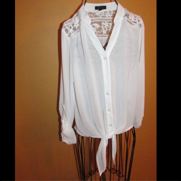 Gorgeous lace sheer top!!