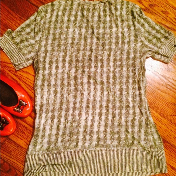 Cute anthropologie sweater top! - Picture 3 of 4