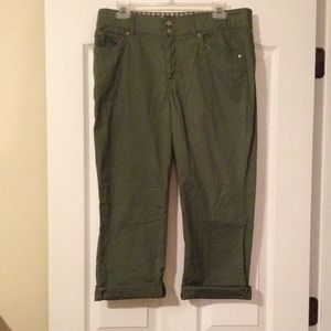 Bandolino Boheme Capri Shorts