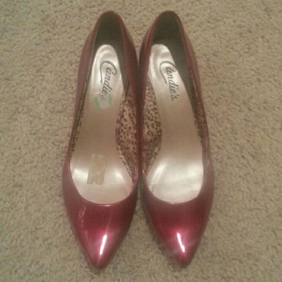 LAST CHANCE! Bright "jule" Red low heels
