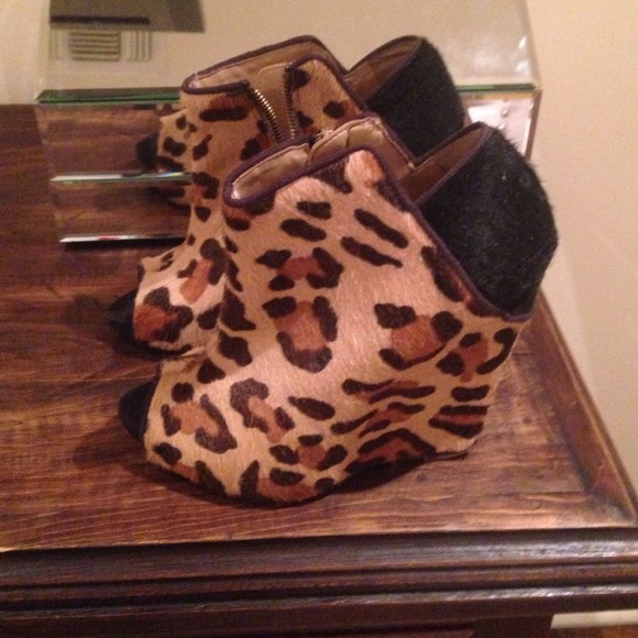 Zara Leopard Booties - Picture 1 of 4