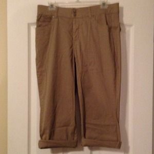 Bandolino Boheme Capri Shorts