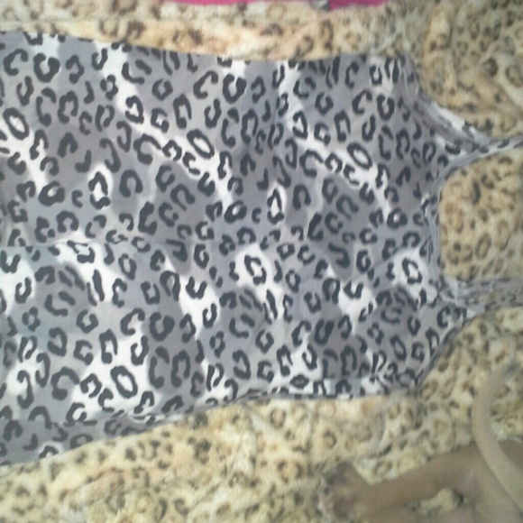 Grey & white tank top.