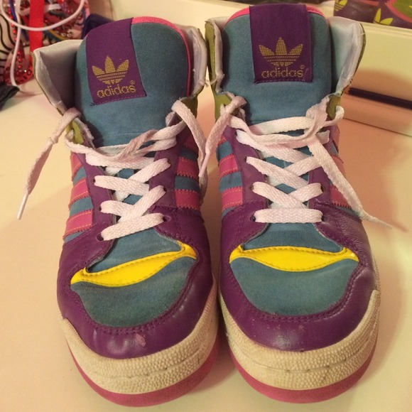 Adidas sneakers 😱😱 - Picture 3 of 4