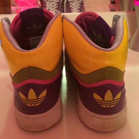 Adidas sneakers 😱😱 - Picture 4 of 4