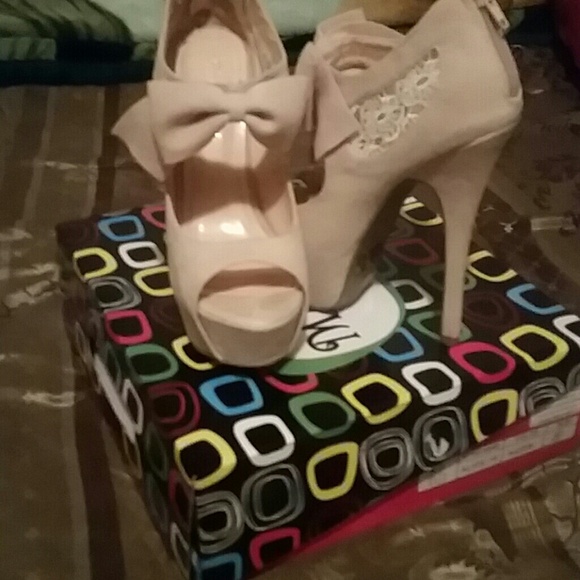 Mascotte Heels
