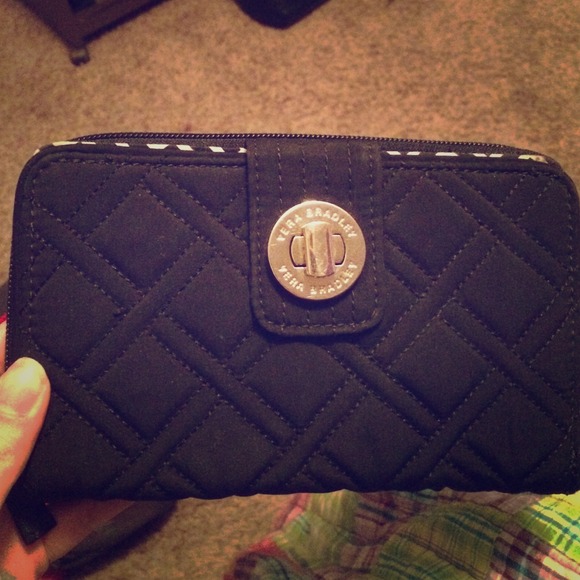 Turn lock wallet