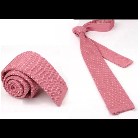Knitted tie