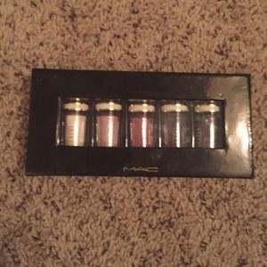 * hold Mac holiday 2013 pigment set