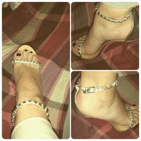 SOLD DO NOT BUY NEW Michael Antonio Heels Silver - Picture 4 of 4