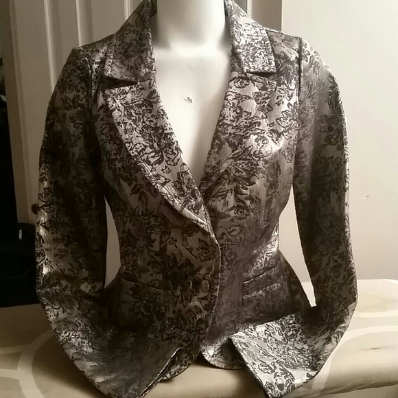 Host Pick 🎈🎈🎈🎈Cache Jacket w/ Rhinestones