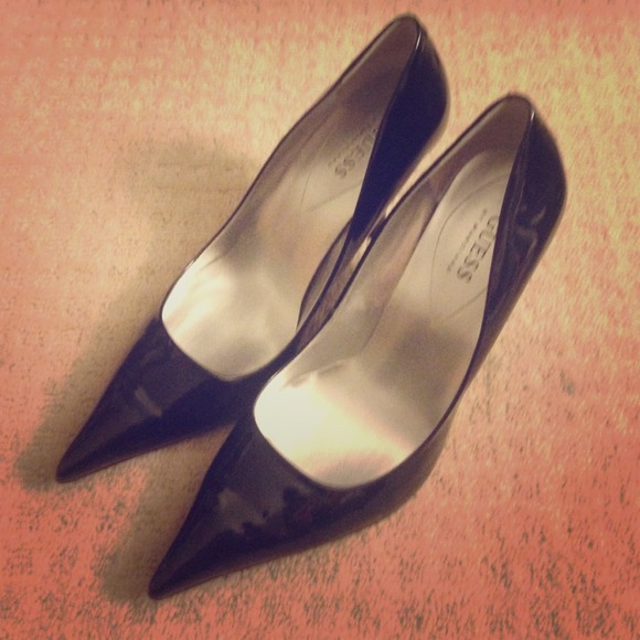 GUESS black pumps