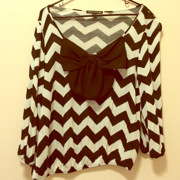 Tops - Chevron bow top