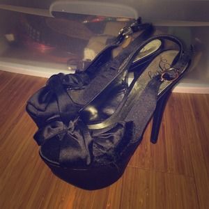 FERGIE PUMPS