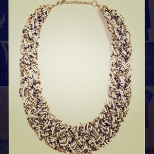 NWT Beautiful beaded necklace